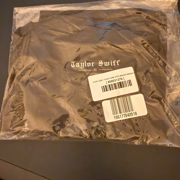 NEW Taylor Swift Reputation Tour Snake Tank Top XL - Picture 3 of 3